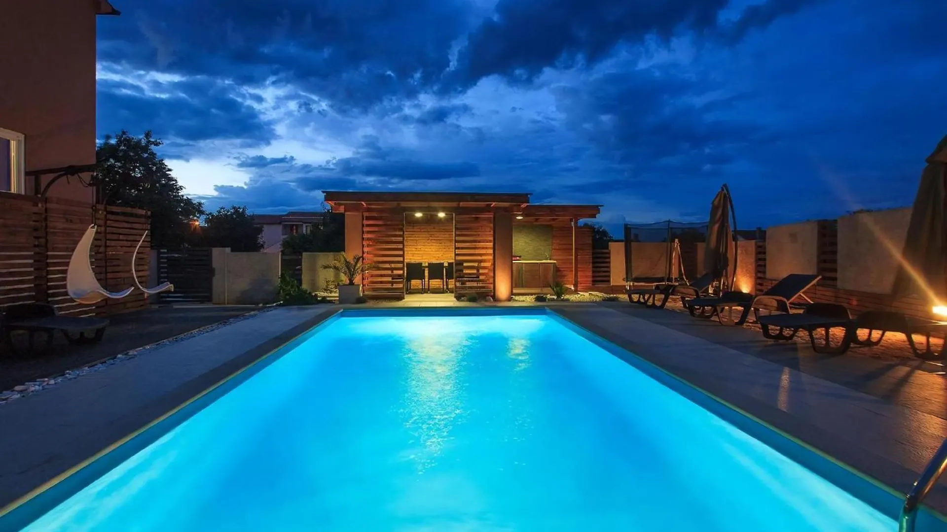 Ferienhaus In Arena Mit Privatem Pool Sisan