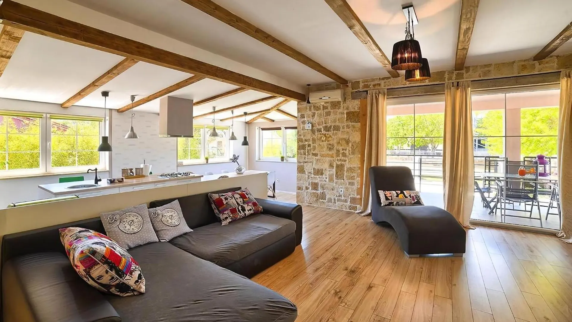 Ferienhaus In Arena Mit Privatem Pool Sisan