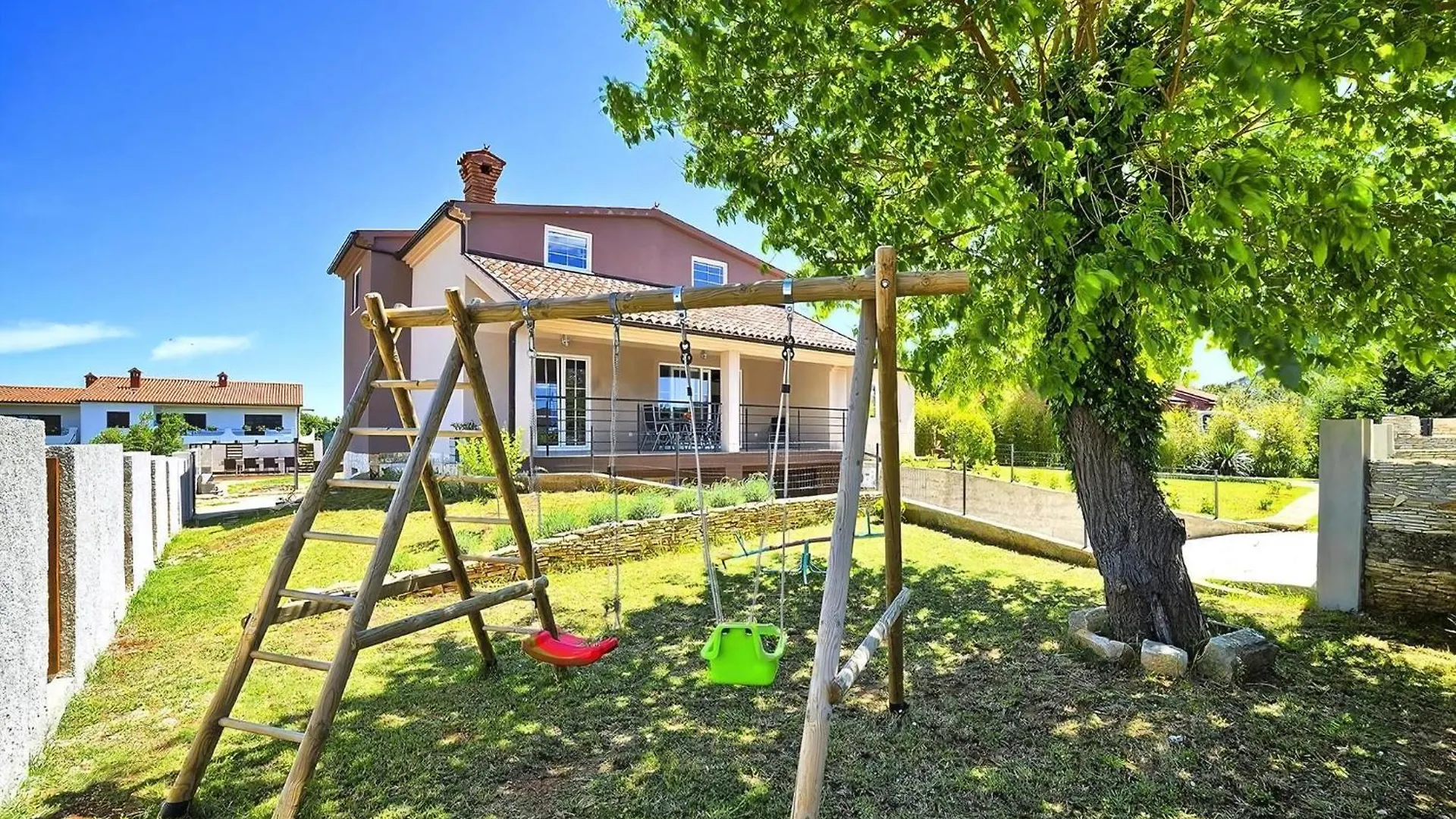 Holiday home Ferienhaus In Arena Mit Privatem Pool Sisan